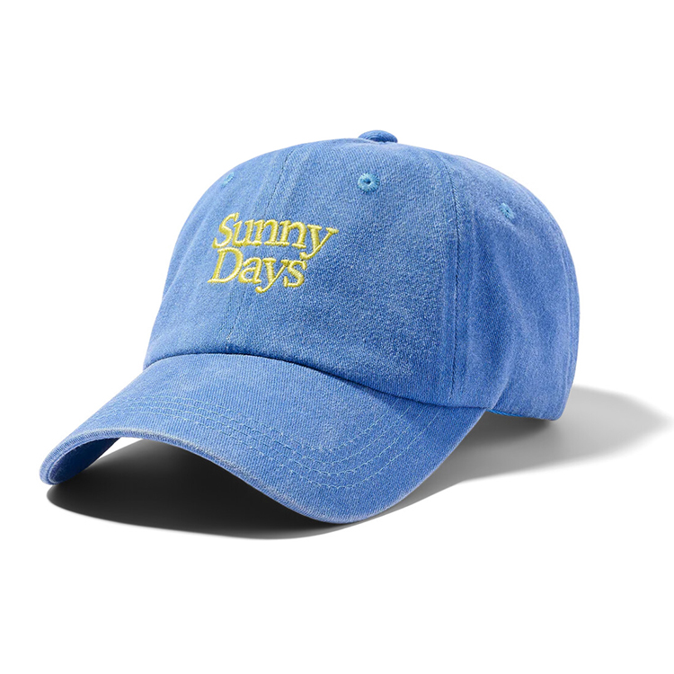 这是一个绣花棒球帽